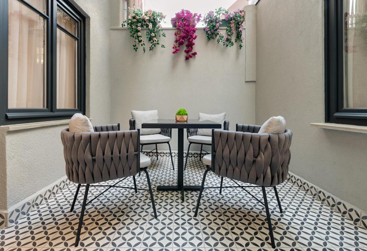 Gleam Collection Hotel 伊斯坦布尔 外观 照片 A balcony in a house