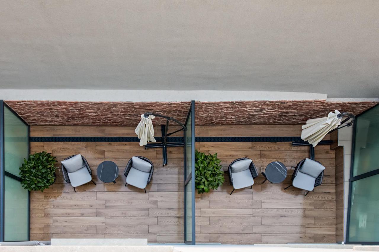 Gleam Collection Hotel 伊斯坦布尔 外观 照片 The balcony of a suite at the hotel